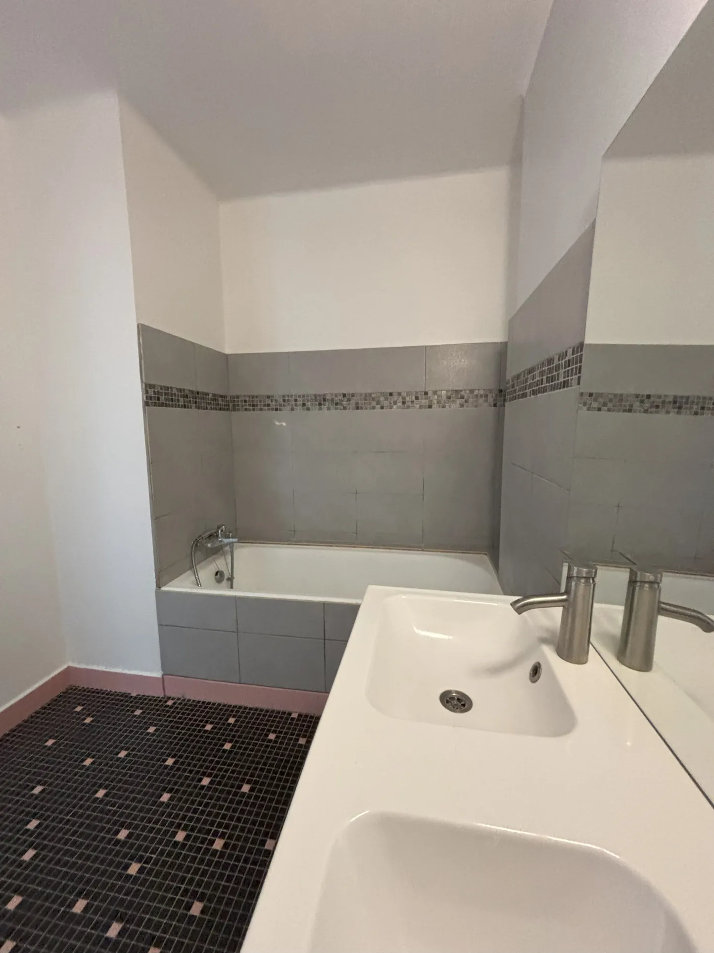 Bel appartement F5 de 102,81 m² à Saint-Étienne Montaud, secteur recherché 