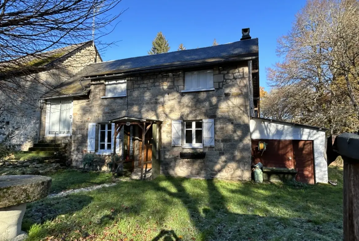 Maison en pierre rénovée avec terrain à Grandsaigne, proche d'Egletons 