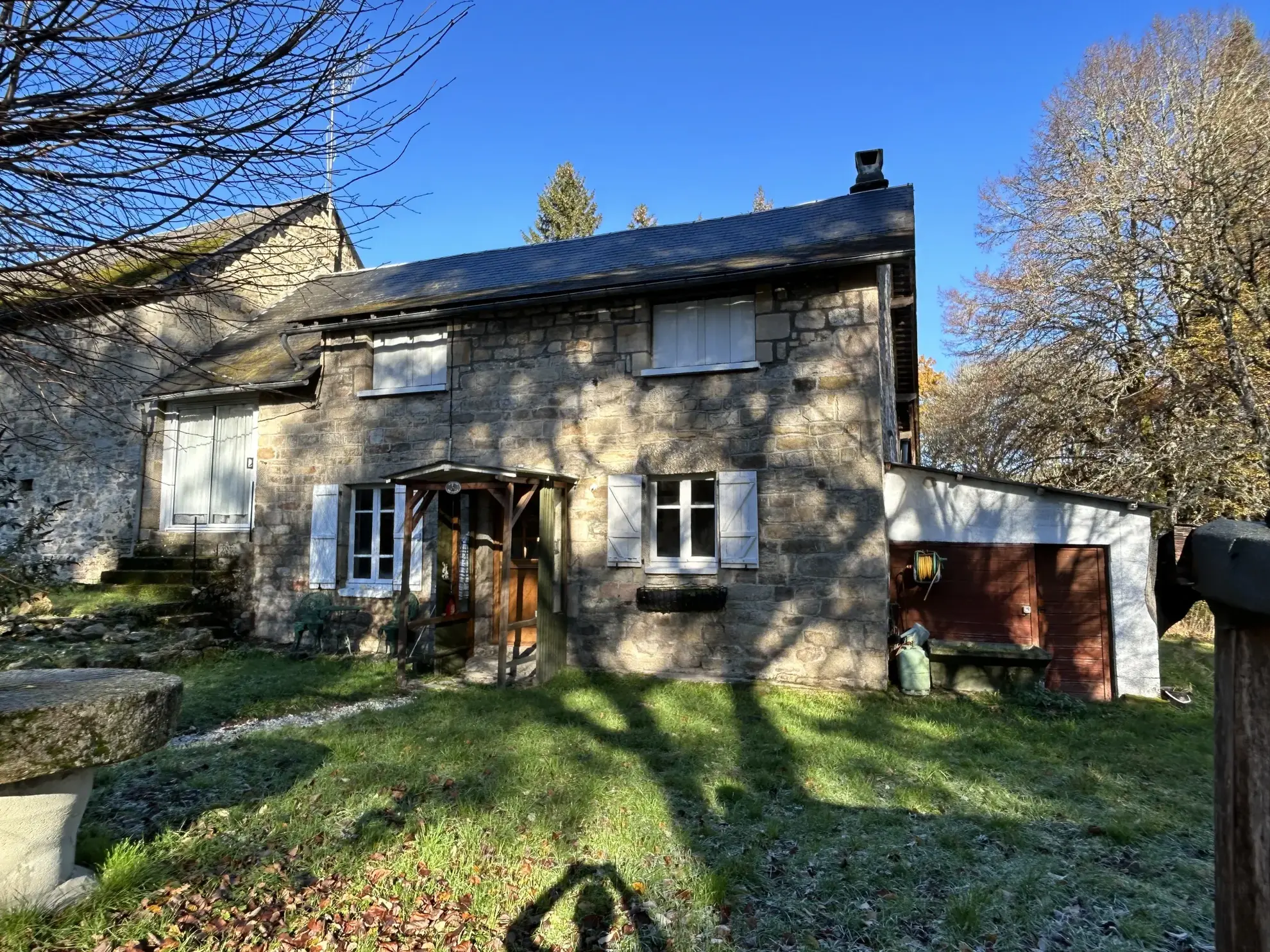 Maison en pierre rénovée avec terrain à Grandsaigne, proche d'Egletons 