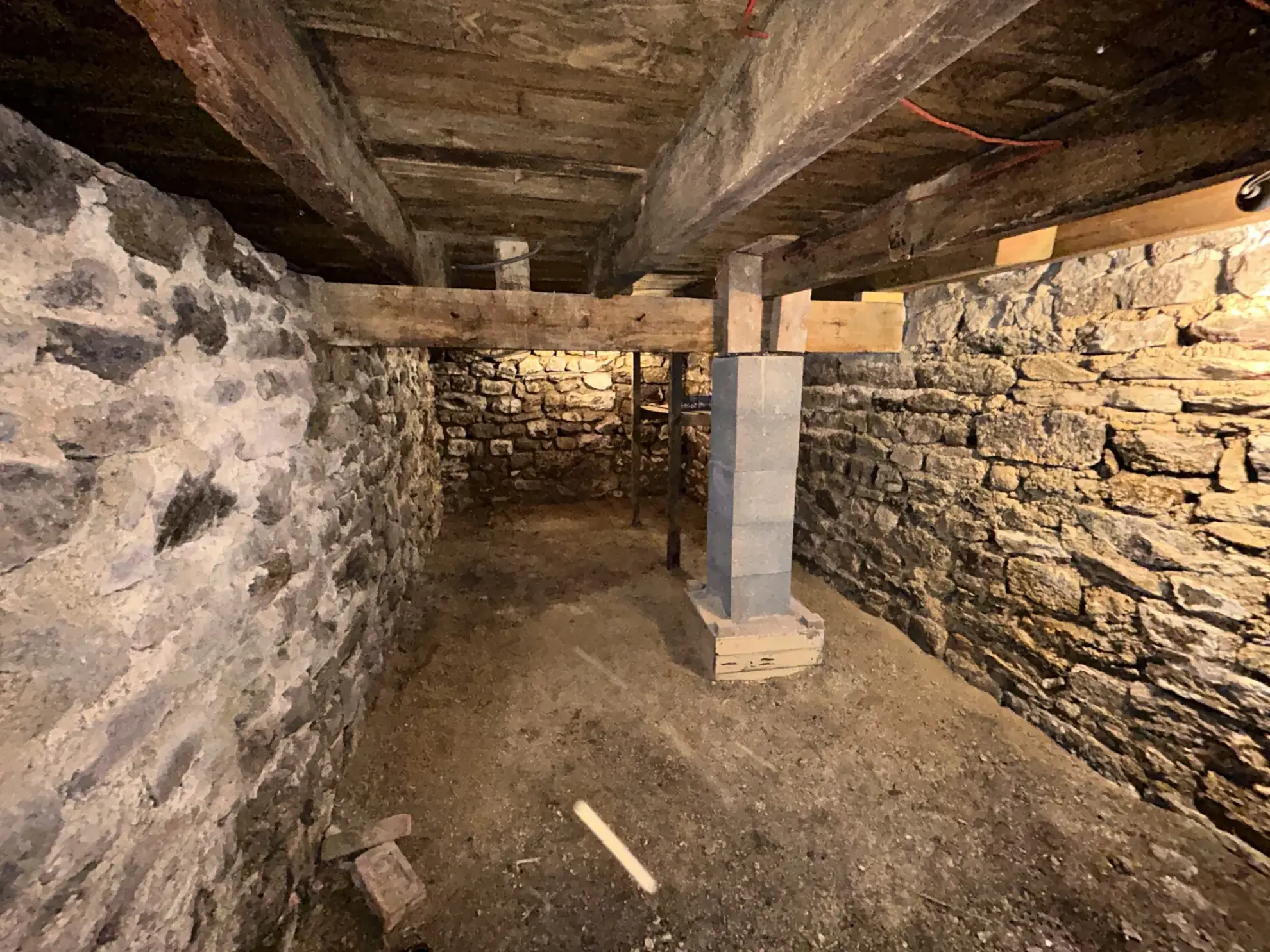 Maison en pierre rénovée avec terrain à Grandsaigne, proche d'Egletons 