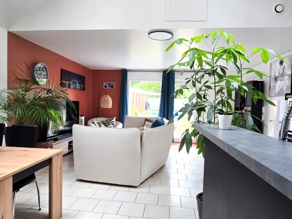 Immeuble d'environ 110 m² avec deux logements à Steenwerck, idéal pour investissement ou résidence principale