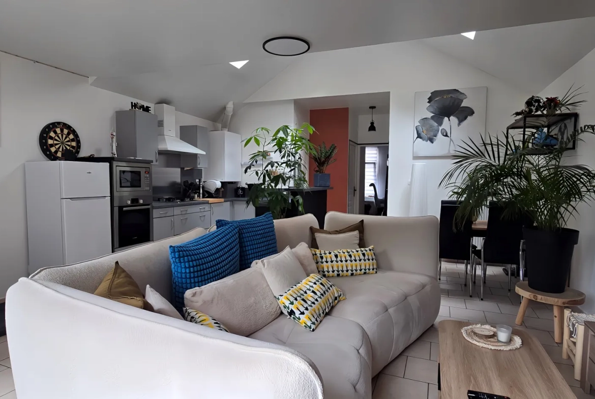 Immeuble d'environ 110 m² avec deux logements à Steenwerck, idéal pour investissement ou résidence principale 