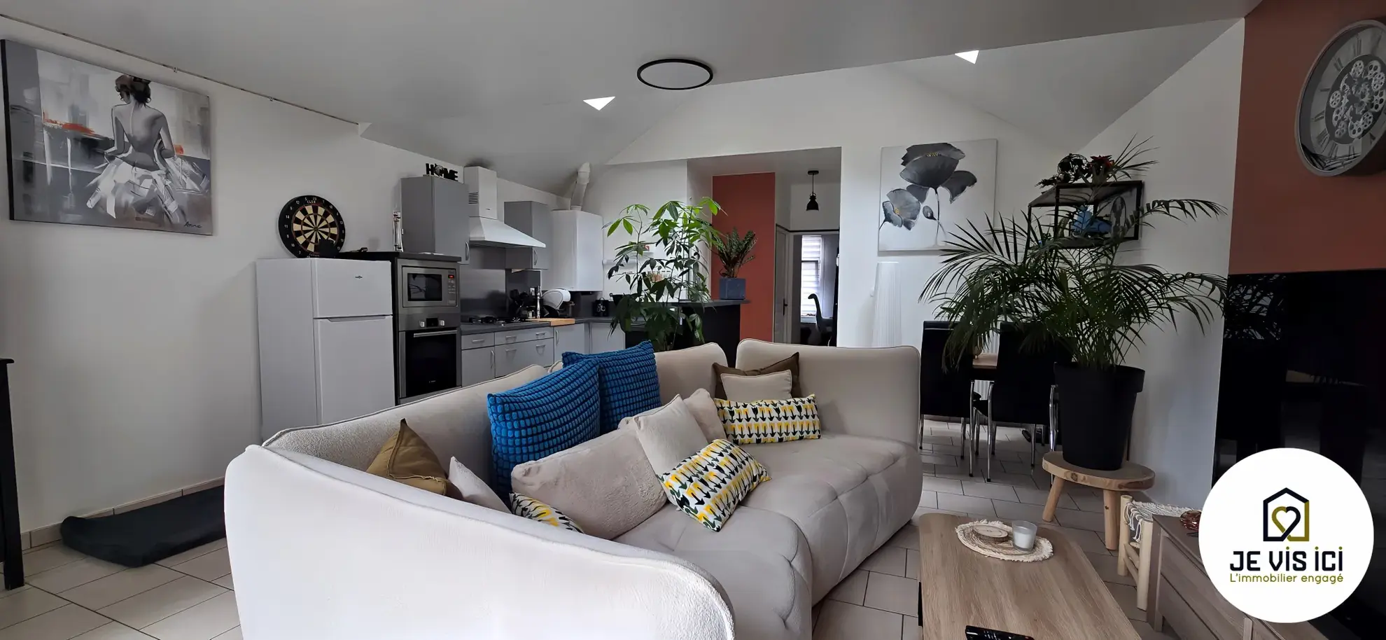 Immeuble d'environ 110 m² avec deux logements à Steenwerck, idéal pour investissement ou résidence principale 