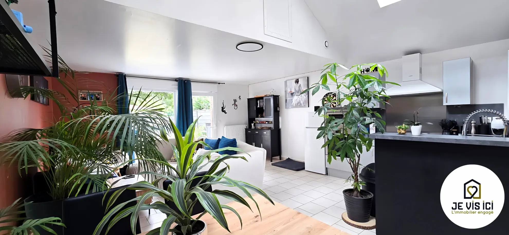 Immeuble d'environ 110 m² avec deux logements à Steenwerck, idéal pour investissement ou résidence principale 