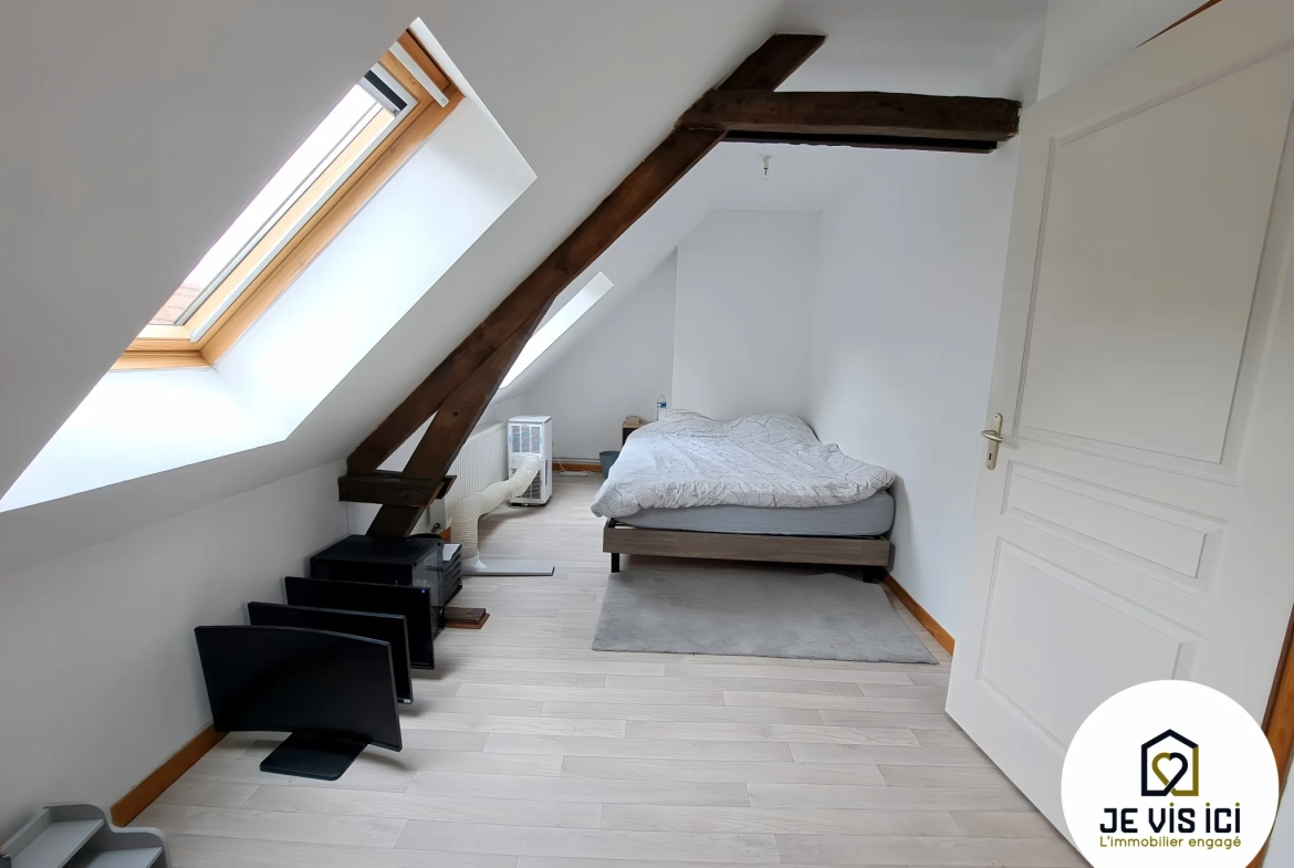 Immeuble d'environ 110 m² avec deux logements à Steenwerck, idéal pour investissement ou résidence principale 