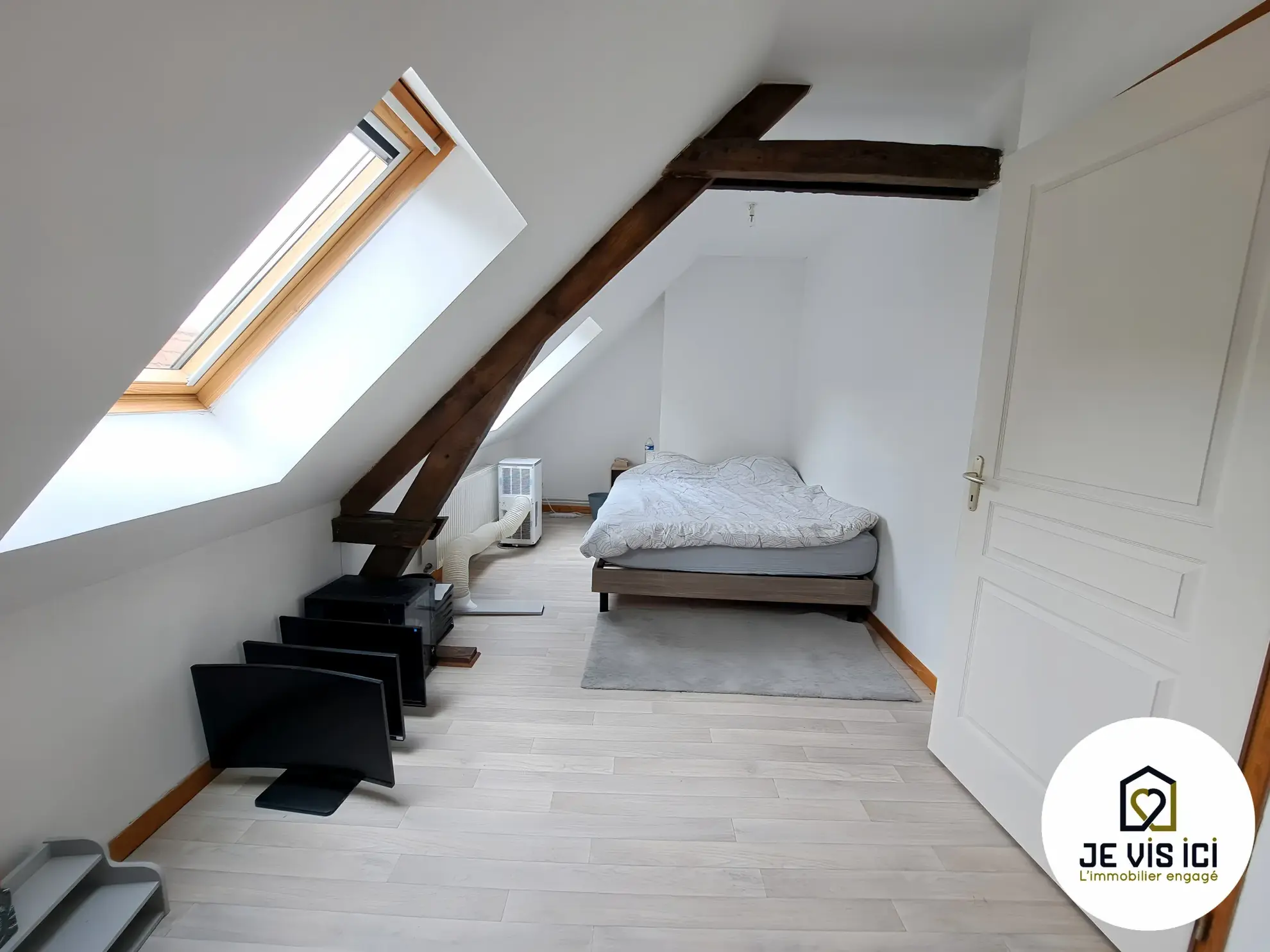 Immeuble d'environ 110 m² avec deux logements à Steenwerck, idéal pour investissement ou résidence principale 