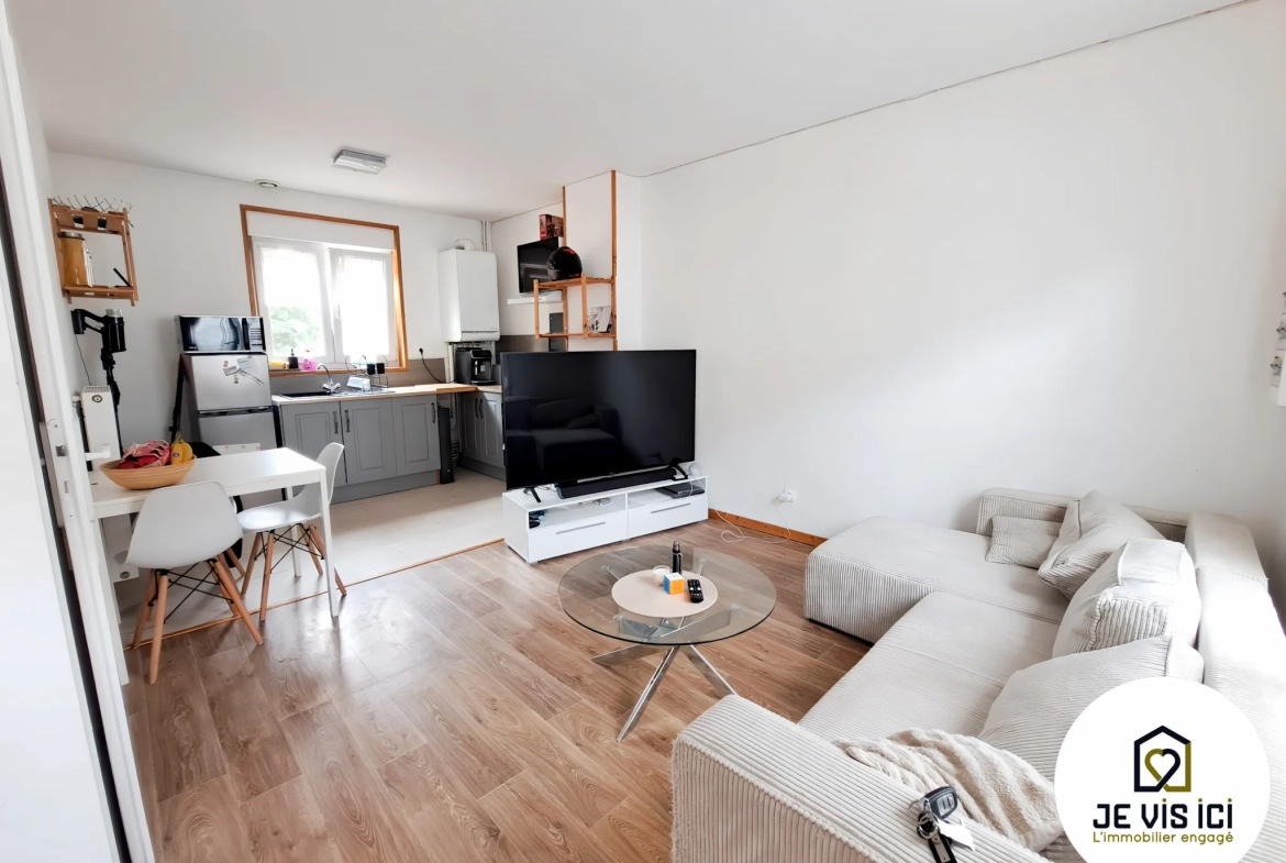 Immeuble d'environ 110 m² avec deux logements à Steenwerck, idéal pour investissement ou résidence principale 