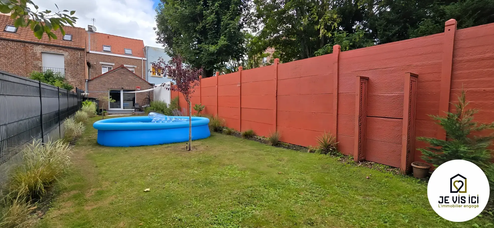 Immeuble d'environ 110 m² avec deux logements à Steenwerck, idéal pour investissement ou résidence principale 