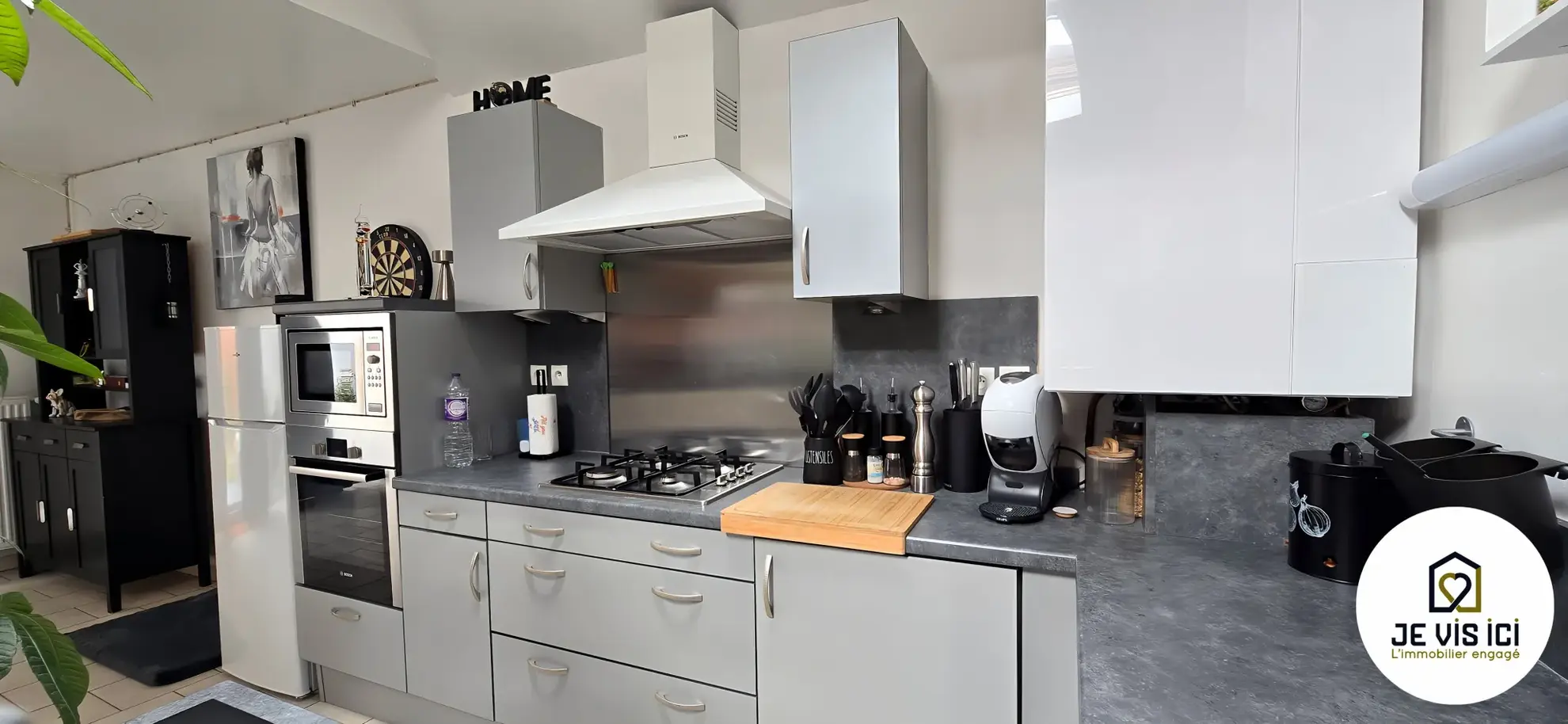 Immeuble d'environ 110 m² avec deux logements à Steenwerck, idéal pour investissement ou résidence principale 