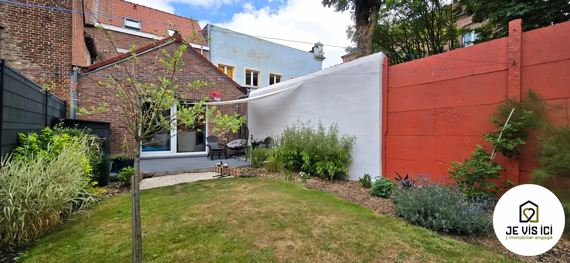 Immeuble d'environ 110 m² avec deux logements à Steenwerck, idéal pour investissement ou résidence principale 