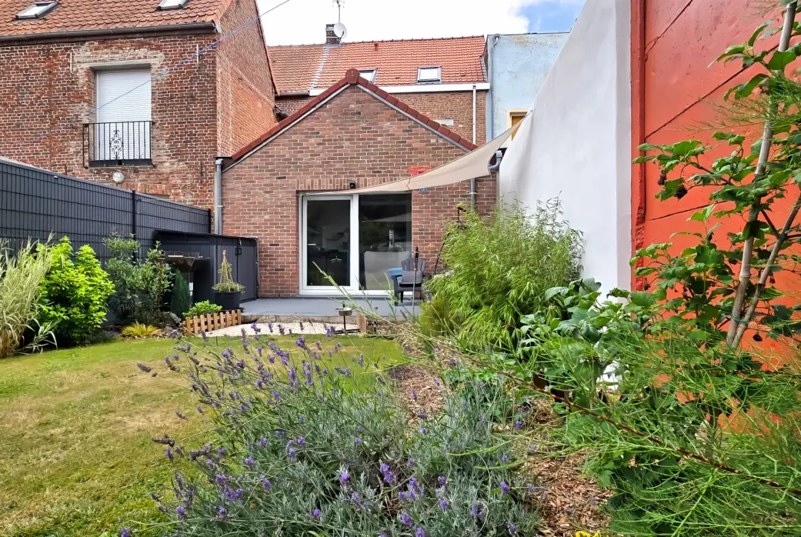 Immeuble d'environ 110 m² avec deux logements à Steenwerck, idéal pour investissement ou résidence principale 