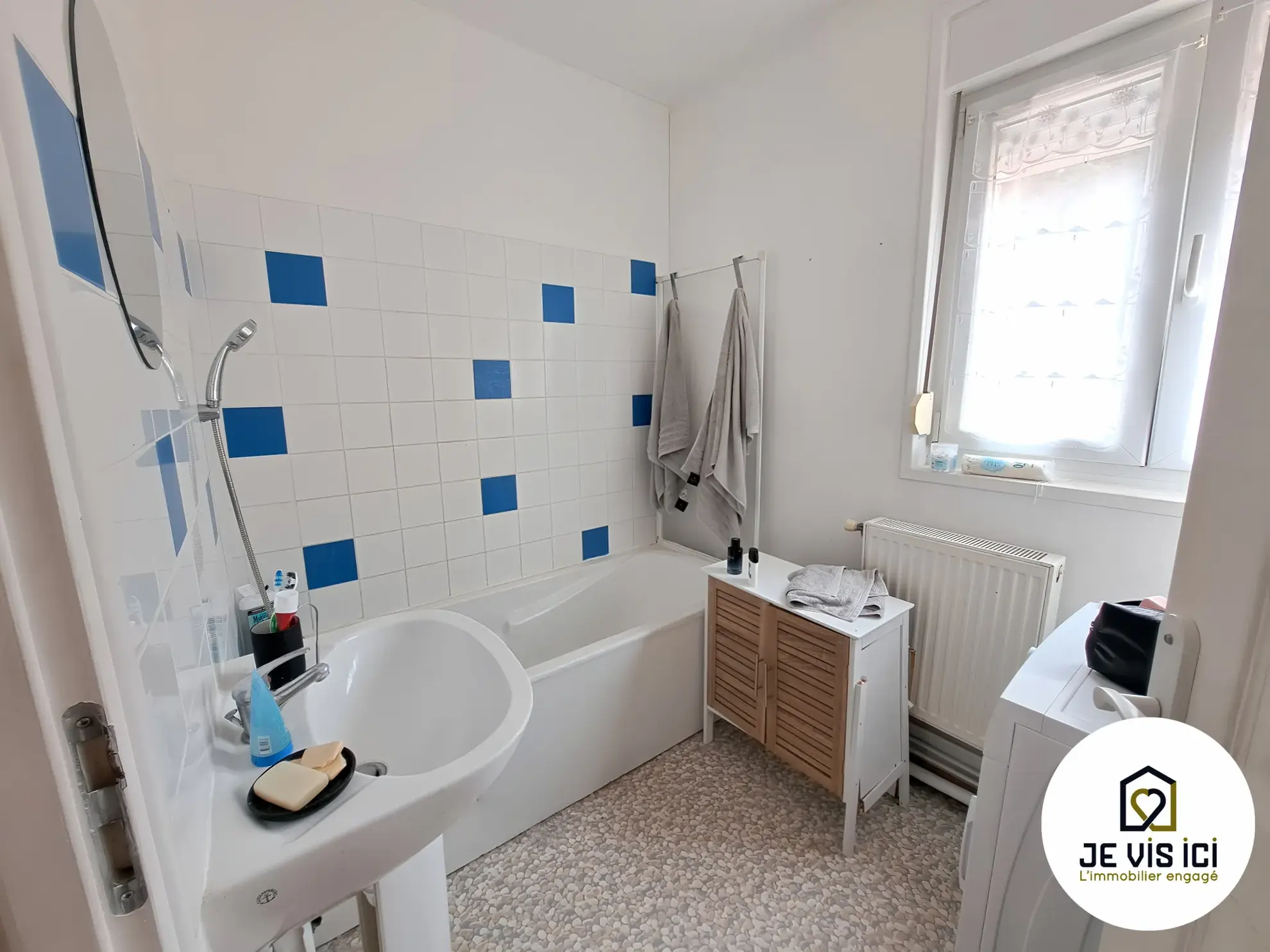 Immeuble d'environ 110 m² avec deux logements à Steenwerck, idéal pour investissement ou résidence principale 