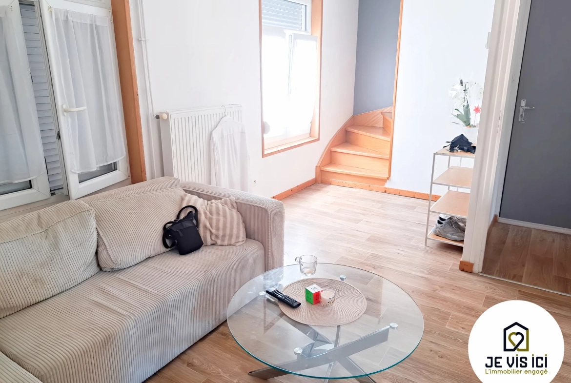 Immeuble d'environ 110 m² avec deux logements à Steenwerck, idéal pour investissement ou résidence principale 