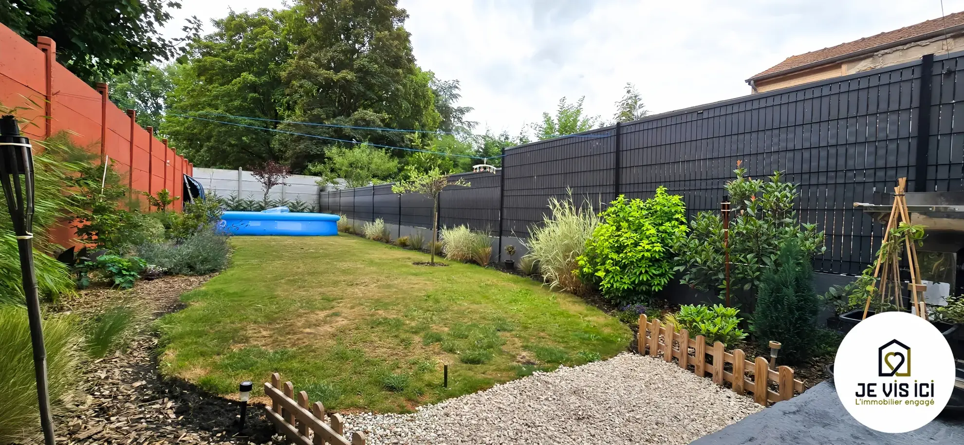 Immeuble d'environ 110 m² avec deux logements à Steenwerck, idéal pour investissement ou résidence principale 