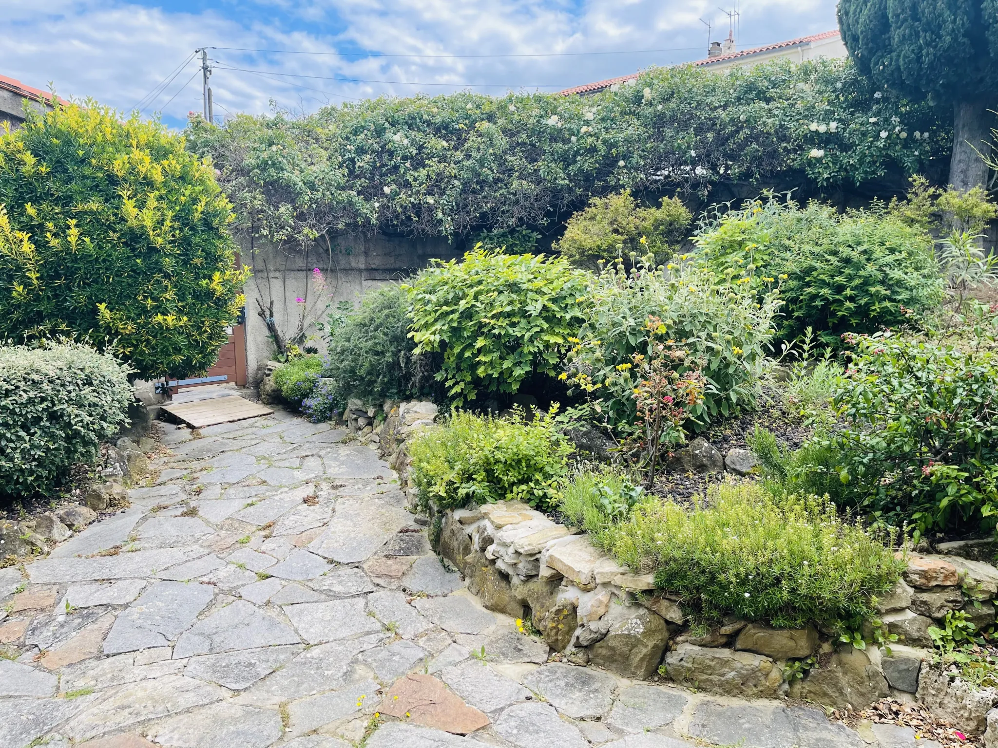 Maison avec piscine, annexe indépendante et jardin à Carcassonne Montlegun 