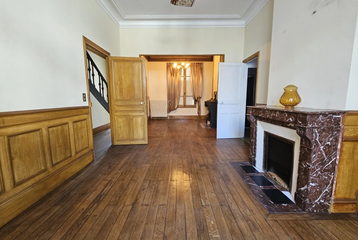 Maison de ville 3 chambres avec garage à Vichy – Appartement rénové ou à moderniser 