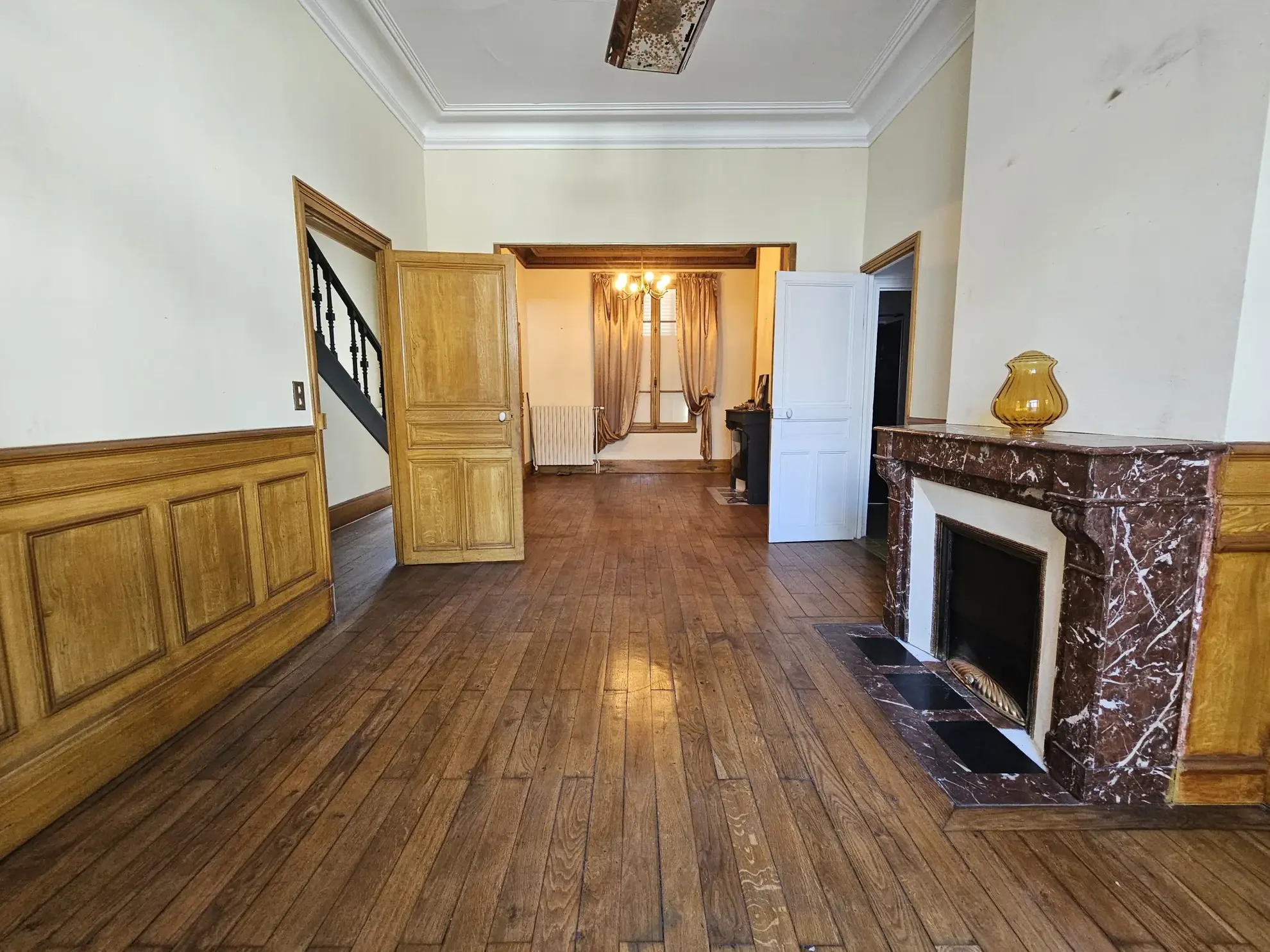 Maison de ville 3 chambres avec garage à Vichy – Appartement rénové ou à moderniser 