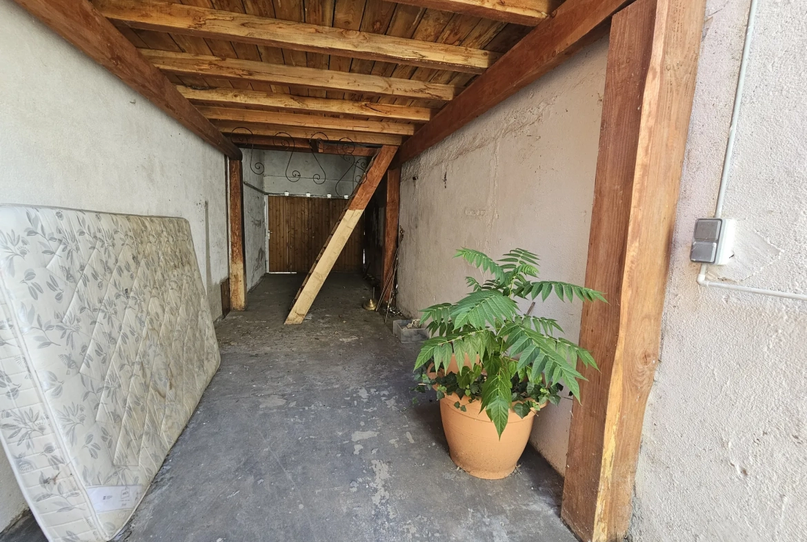Maison de ville 3 chambres avec garage à Vichy – Appartement rénové ou à moderniser 