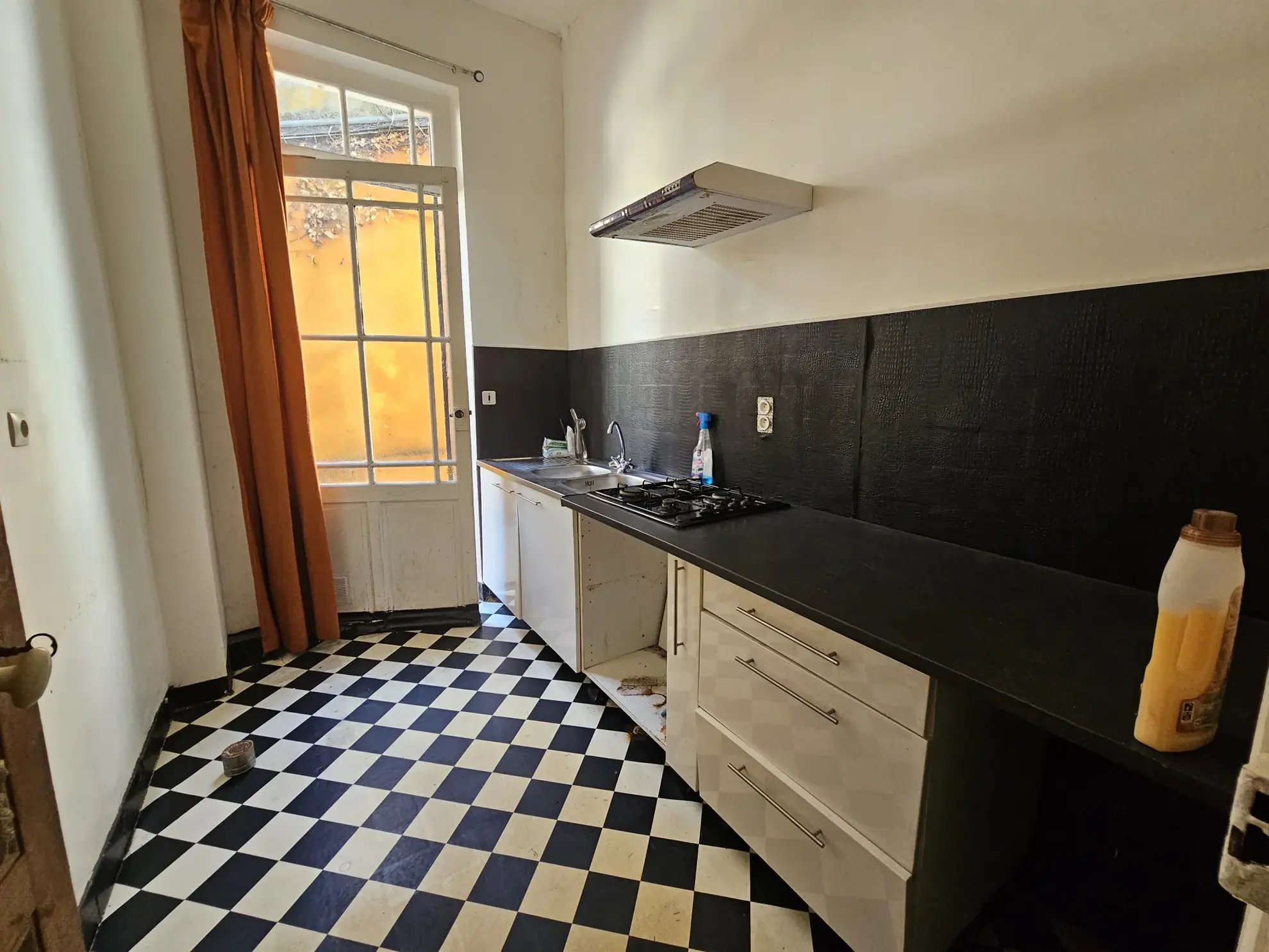 Maison de ville 3 chambres avec garage à Vichy – Appartement rénové ou à moderniser 