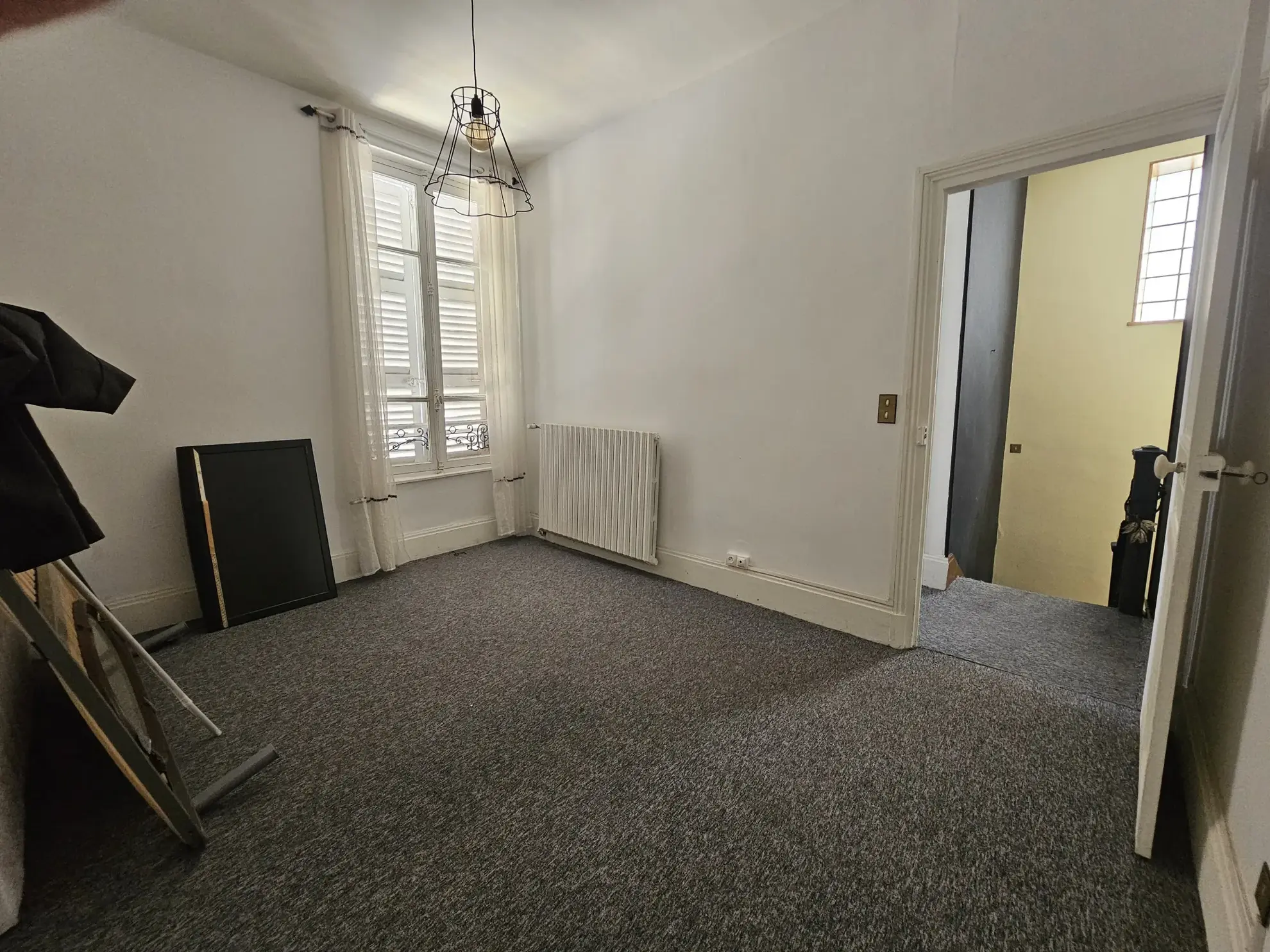 Maison de ville 3 chambres avec garage à Vichy – Appartement rénové ou à moderniser 