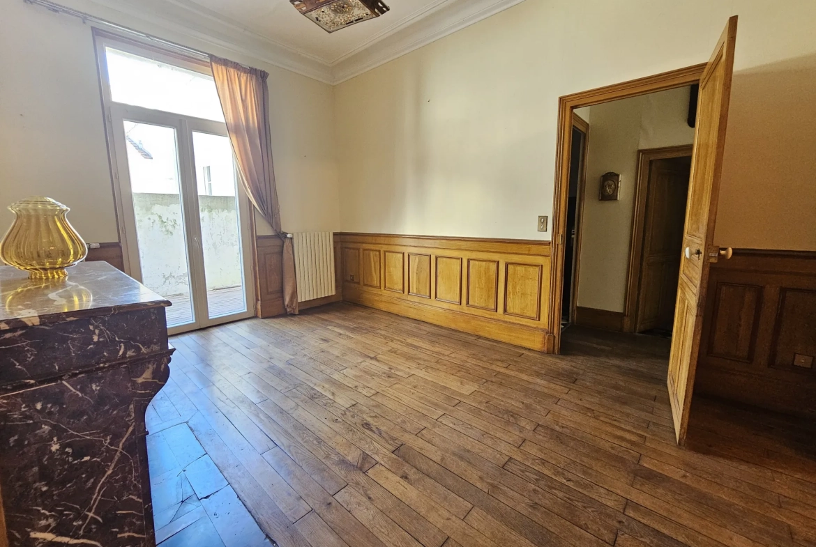 Maison de ville 3 chambres avec garage à Vichy – Appartement rénové ou à moderniser 