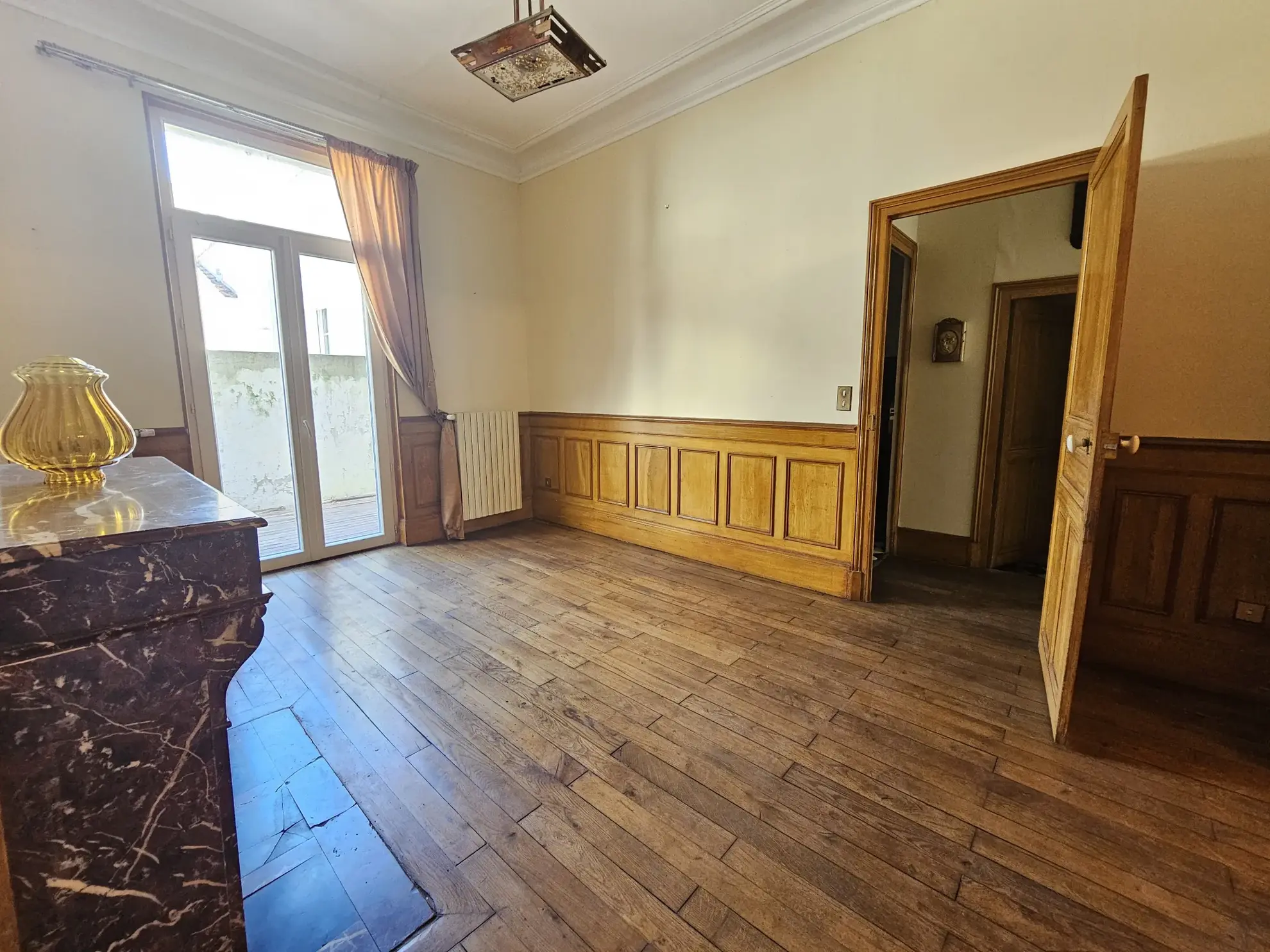 Maison de ville 3 chambres avec garage à Vichy – Appartement rénové ou à moderniser 
