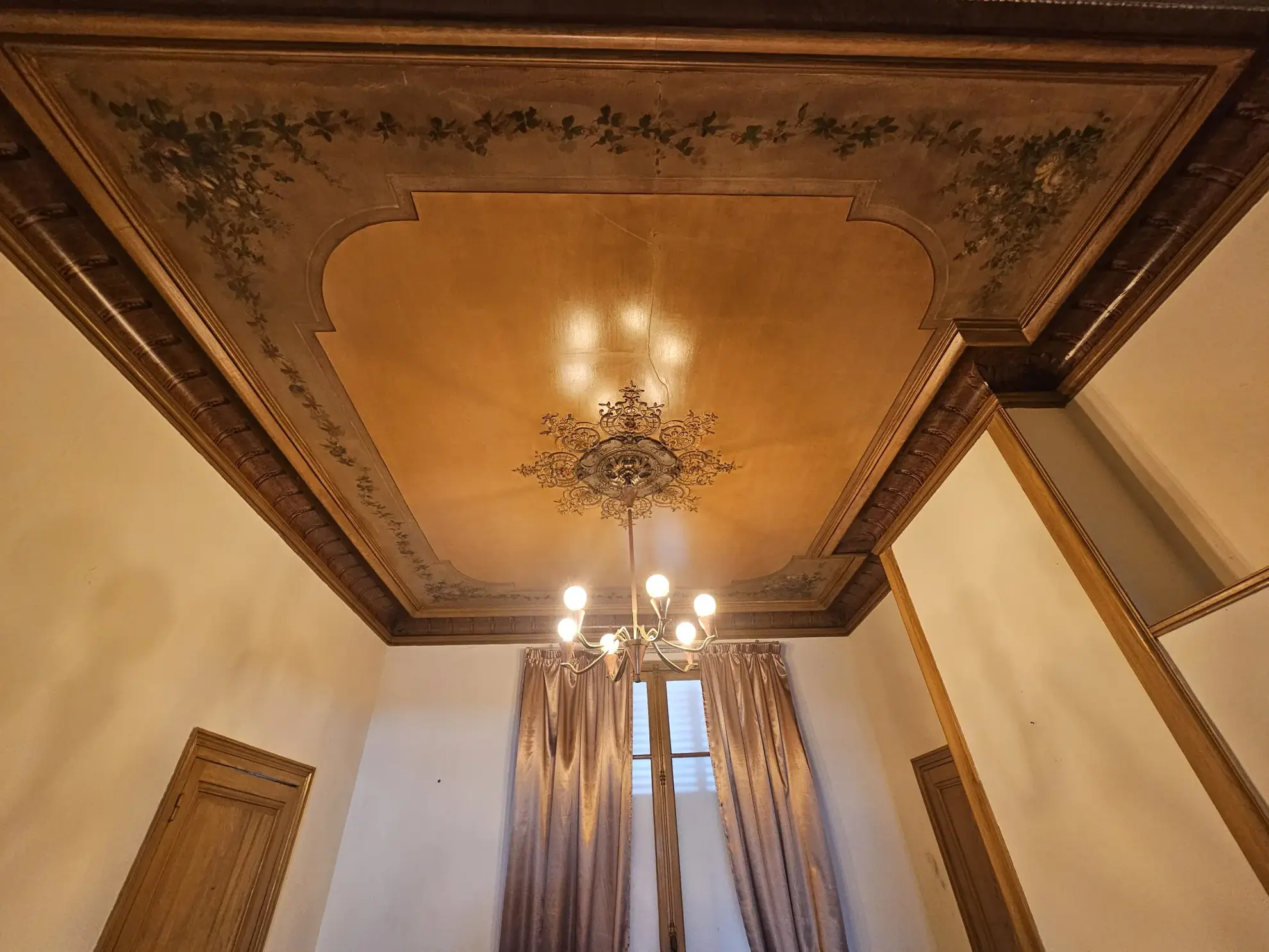 Maison de ville 3 chambres avec garage à Vichy – Appartement rénové ou à moderniser 