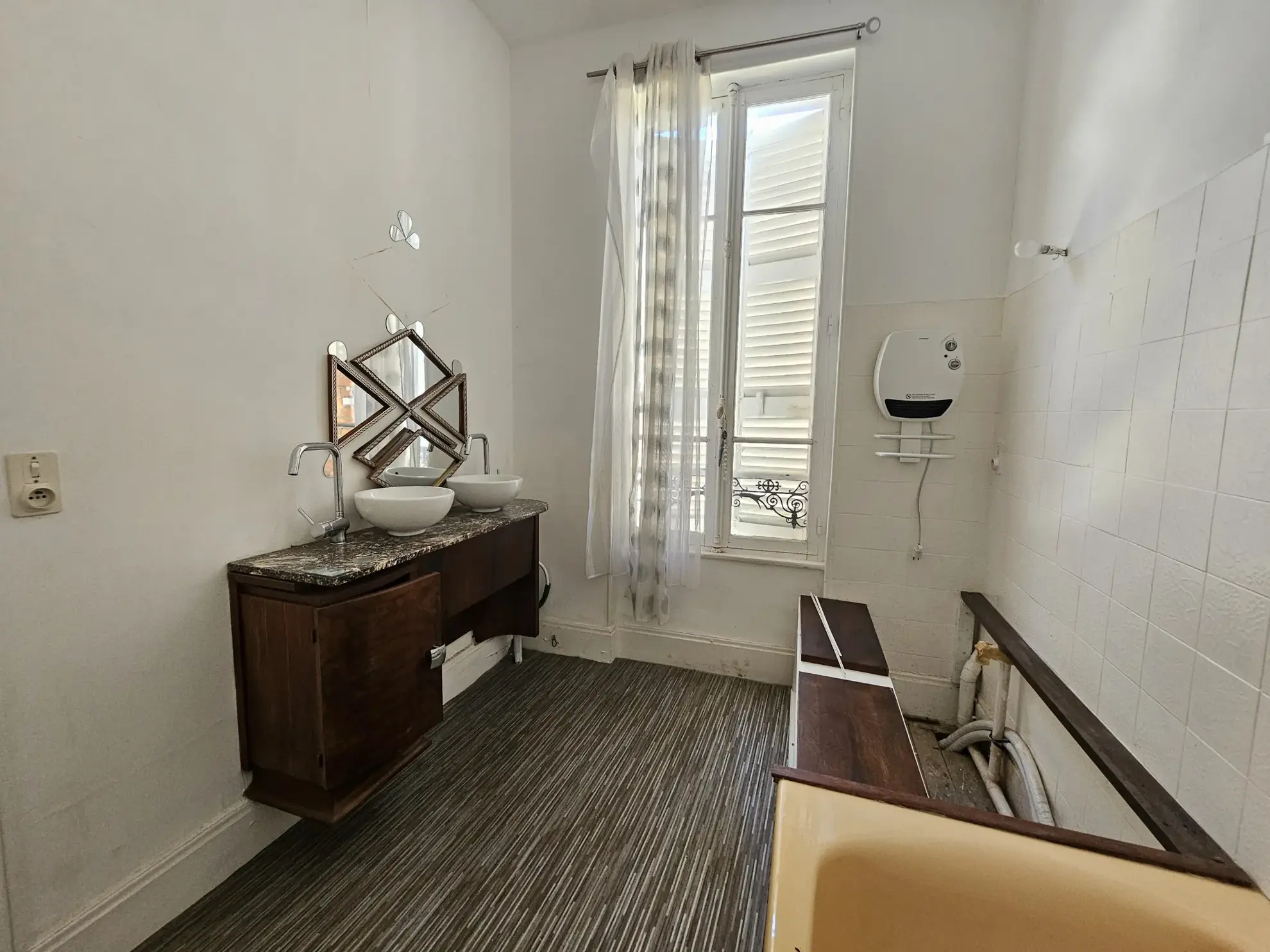 Maison de ville 3 chambres avec garage à Vichy – Appartement rénové ou à moderniser 