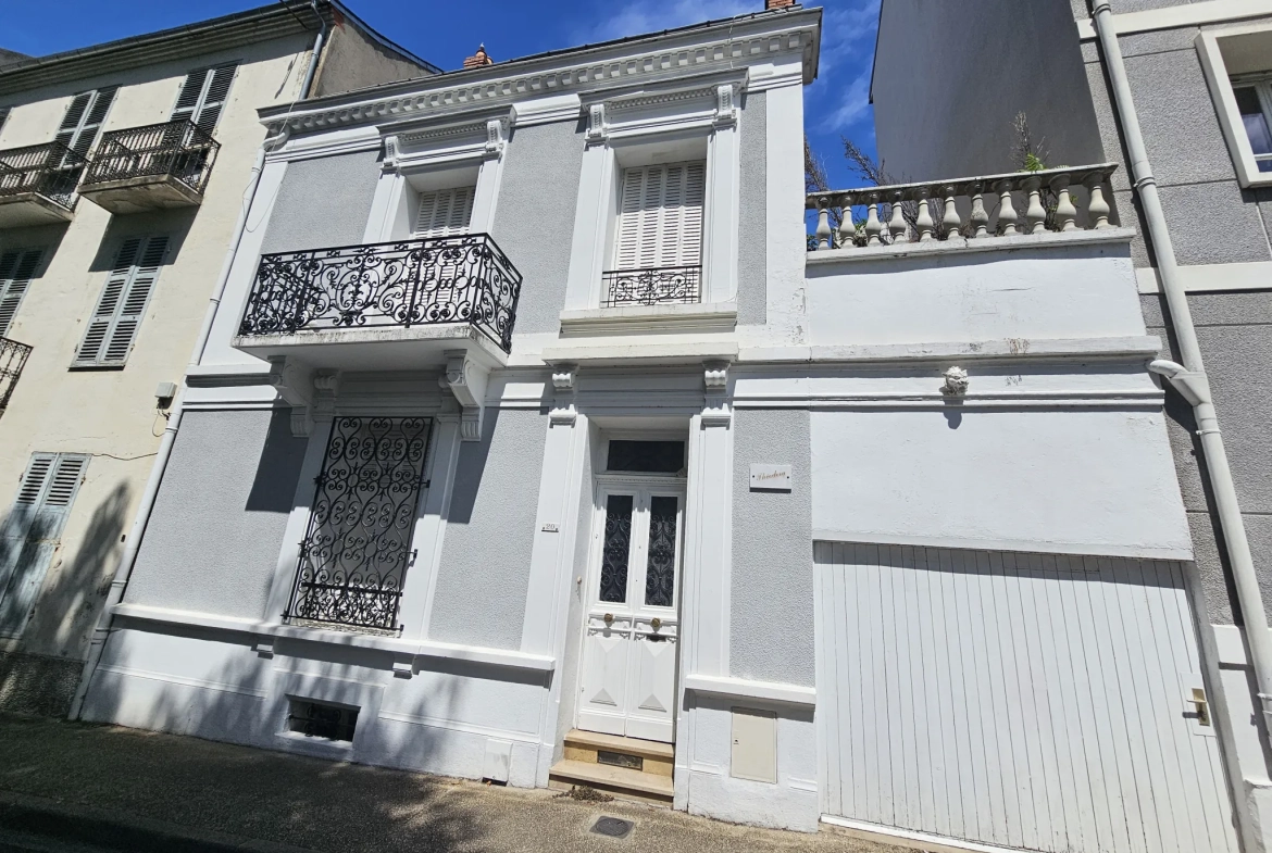 Maison de ville 3 chambres avec garage à Vichy – Appartement rénové ou à moderniser 