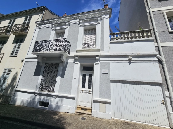Maison de ville 3 chambres avec garage à Vichy – Appartement rénové ou à moderniser