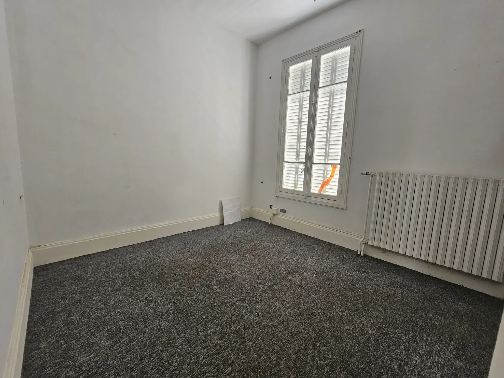 Maison de ville 3 chambres avec garage à Vichy – Appartement rénové ou à moderniser 