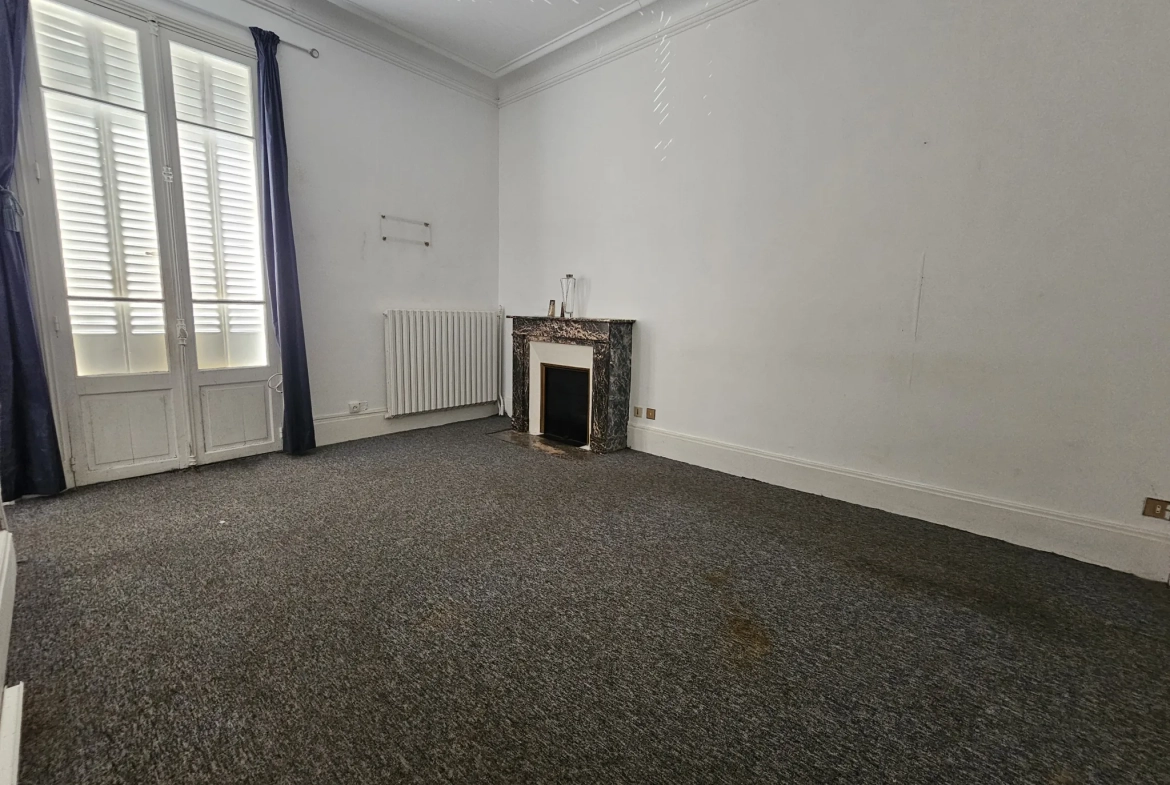 Maison de ville 3 chambres avec garage à Vichy – Appartement rénové ou à moderniser 