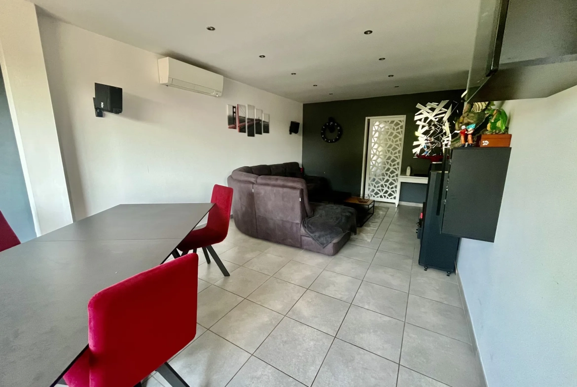 Appartement rénové à vendre avec jardin, garage et terrasse à Connaux 