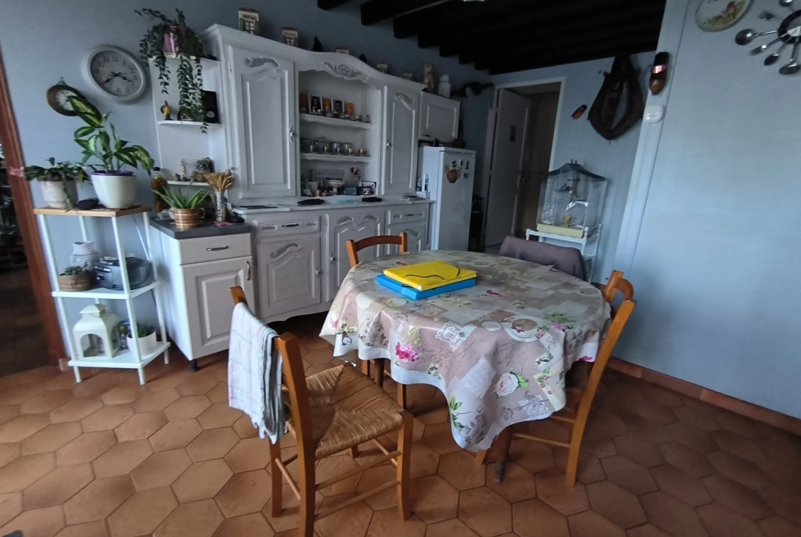 Maison à vendre à Orival en viager occupé avec jardin et grands espaces 