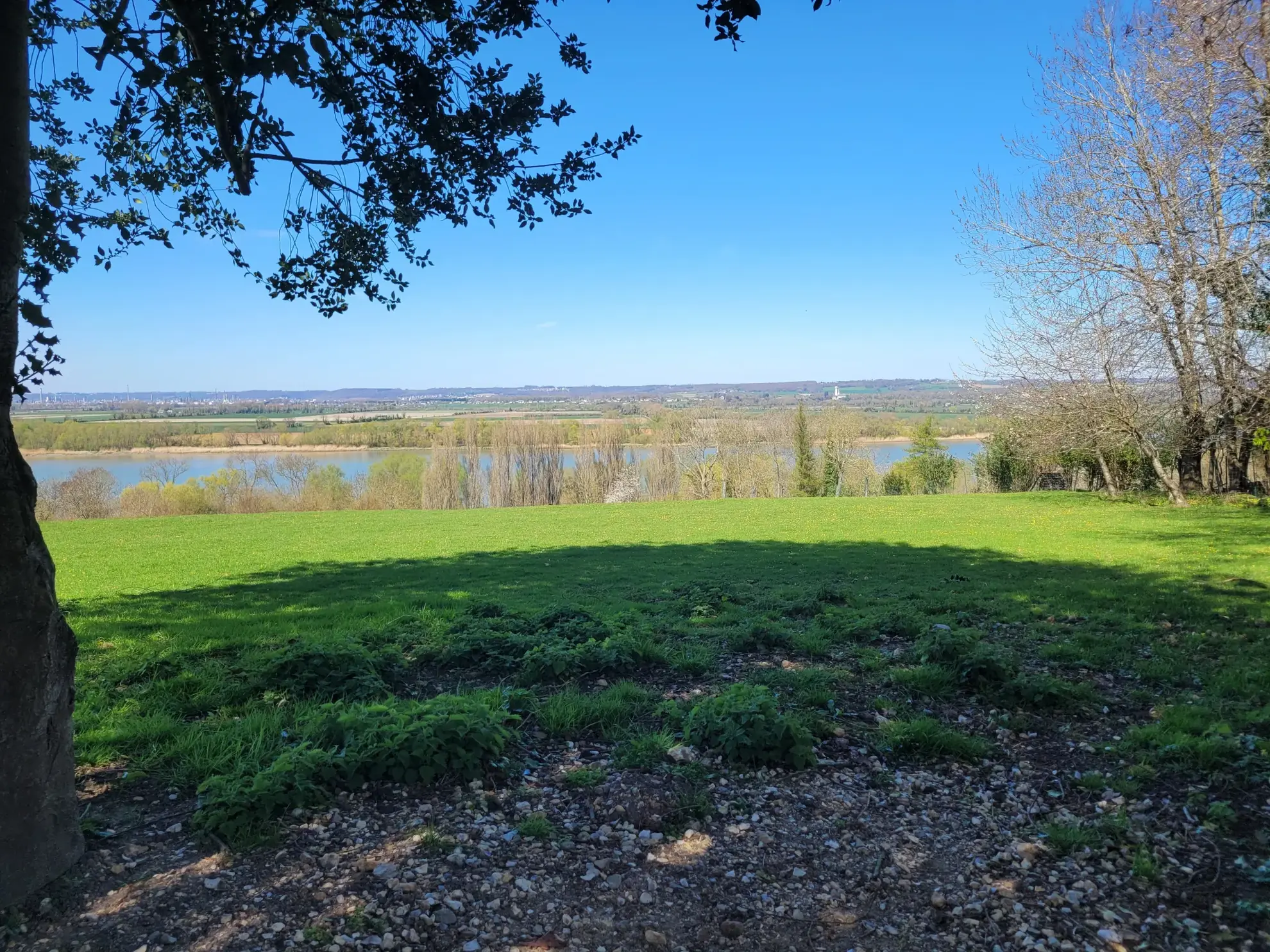Terrain constructible viabilisé proche de Pont-Audemer avec permis en cours 