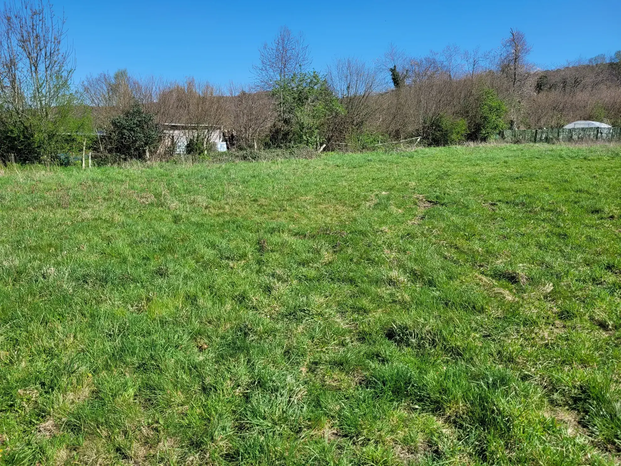 Terrain constructible viabilisé proche de Pont-Audemer avec permis en cours 