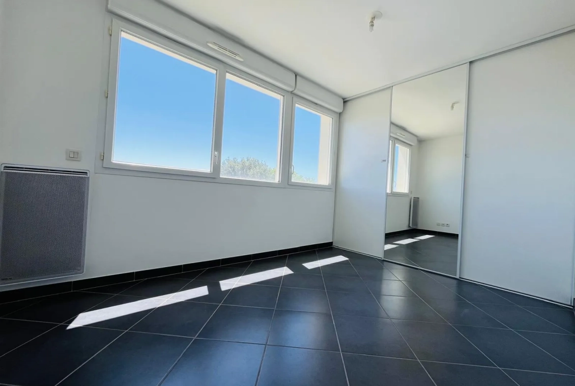 Appartement T3 moderne avec terrasse et garage à Perpignan Saint-Assiscle 