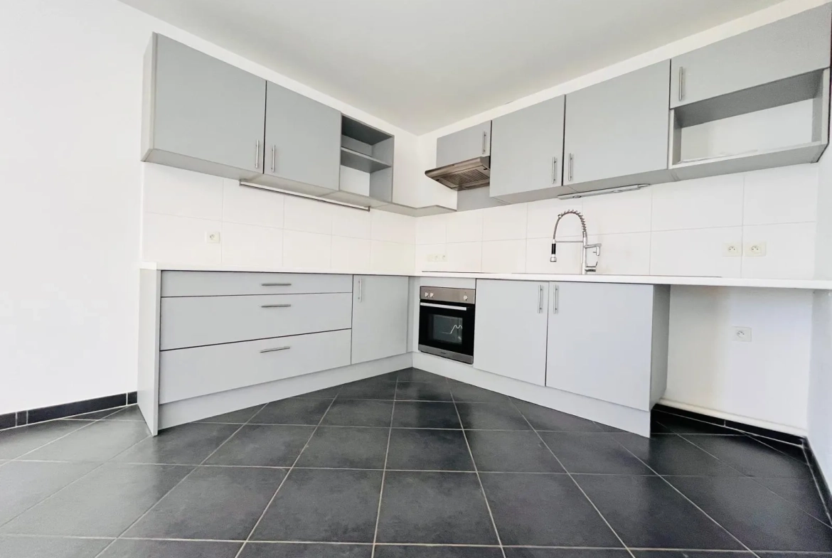 Appartement T3 moderne avec terrasse et garage à Perpignan Saint-Assiscle 