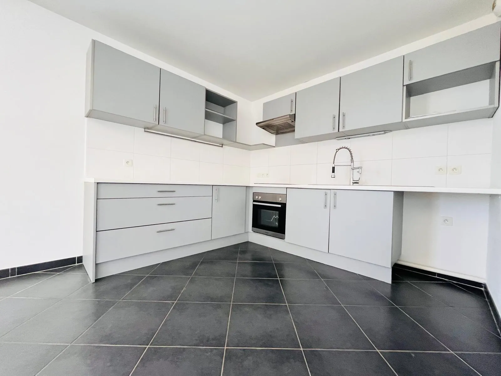 Appartement T3 moderne avec terrasse et garage à Perpignan Saint-Assiscle 