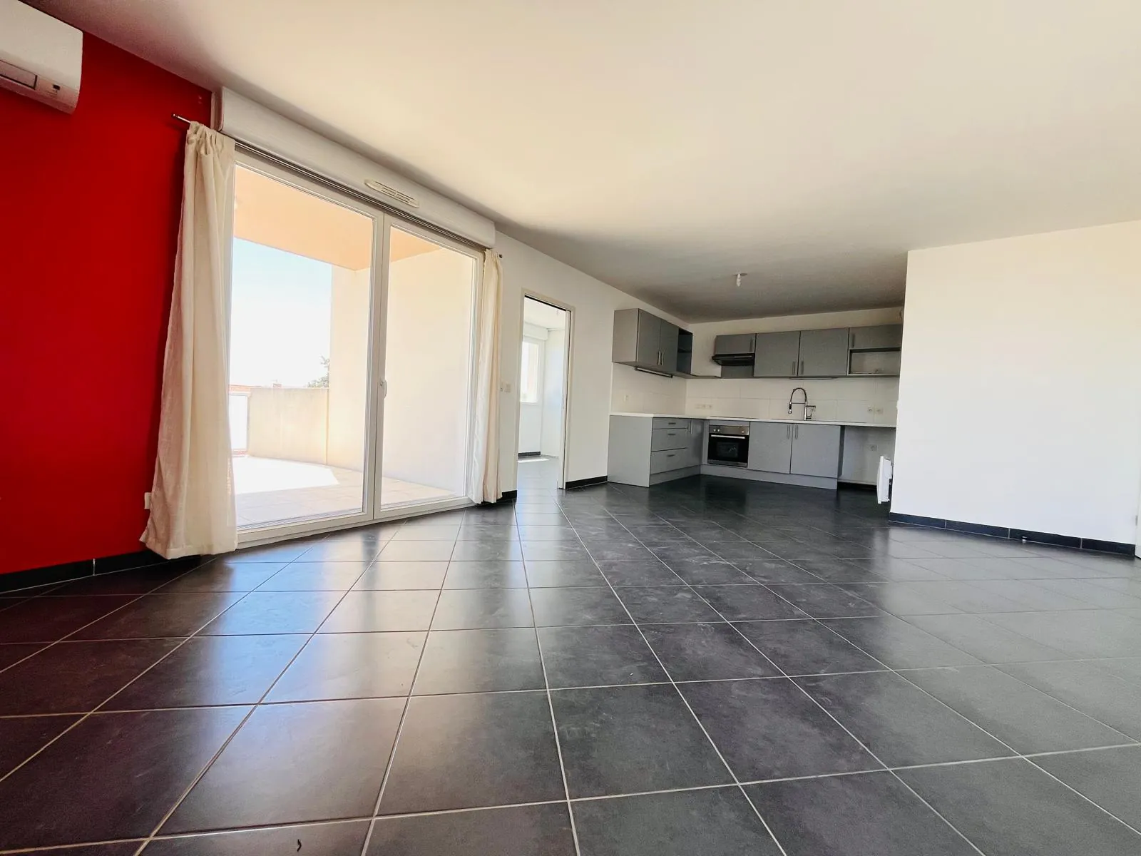 Appartement T3 moderne avec terrasse et garage à Perpignan Saint-Assiscle 