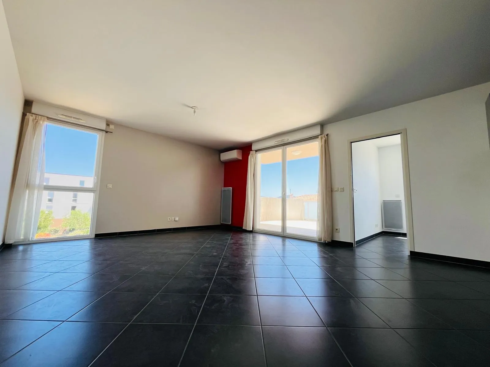 Appartement T3 moderne avec terrasse et garage à Perpignan Saint-Assiscle 
