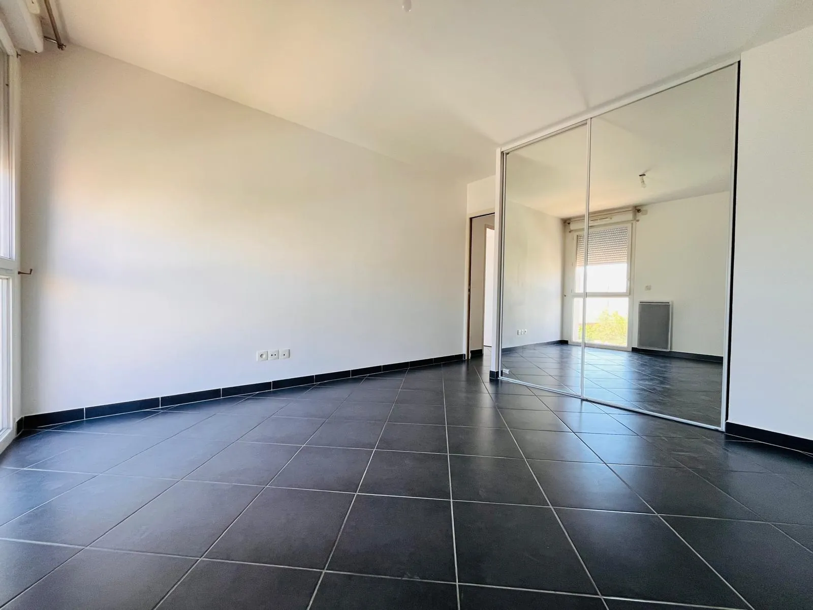 Appartement T3 moderne avec terrasse et garage à Perpignan Saint-Assiscle 