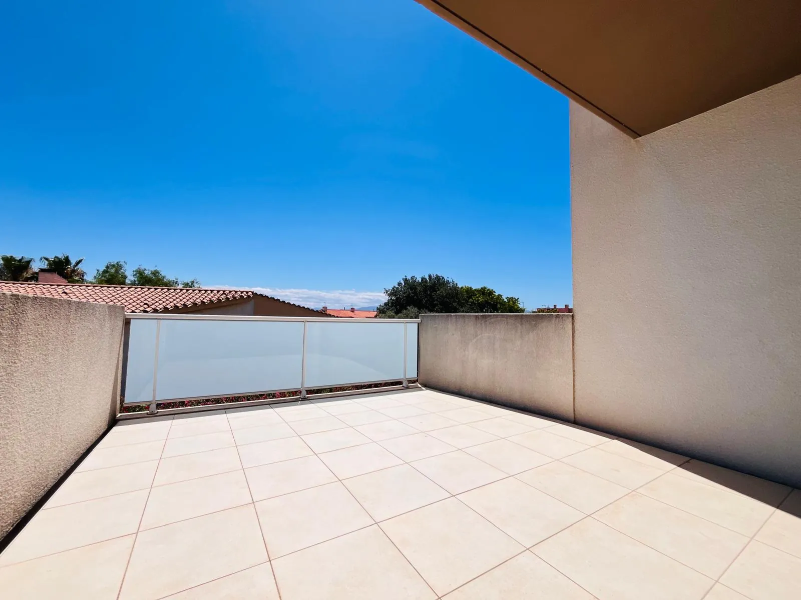 Appartement T3 moderne avec terrasse et garage à Perpignan Saint-Assiscle 