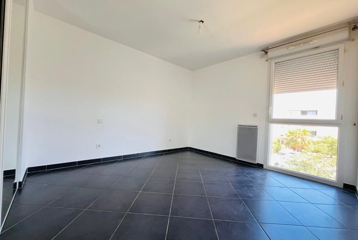 Appartement T3 moderne avec terrasse et garage à Perpignan Saint-Assiscle 