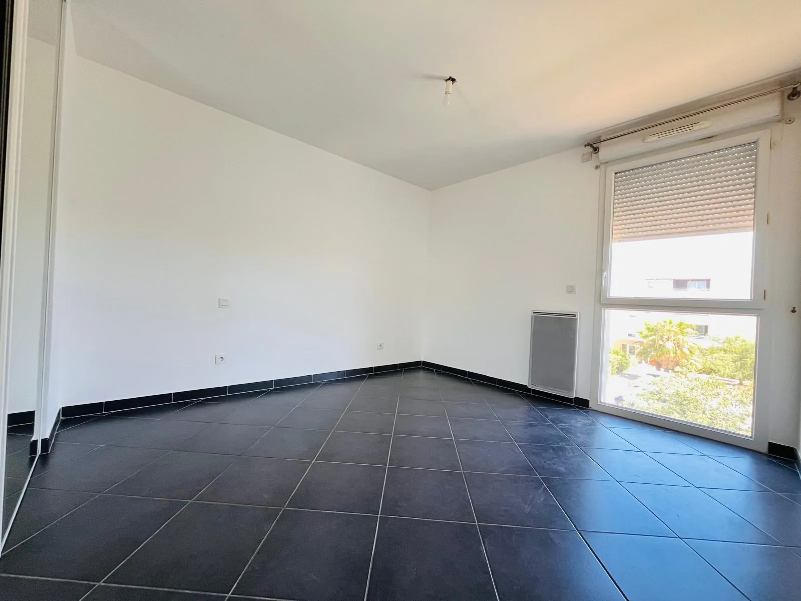 Appartement T3 moderne avec terrasse et garage à Perpignan Saint-Assiscle 