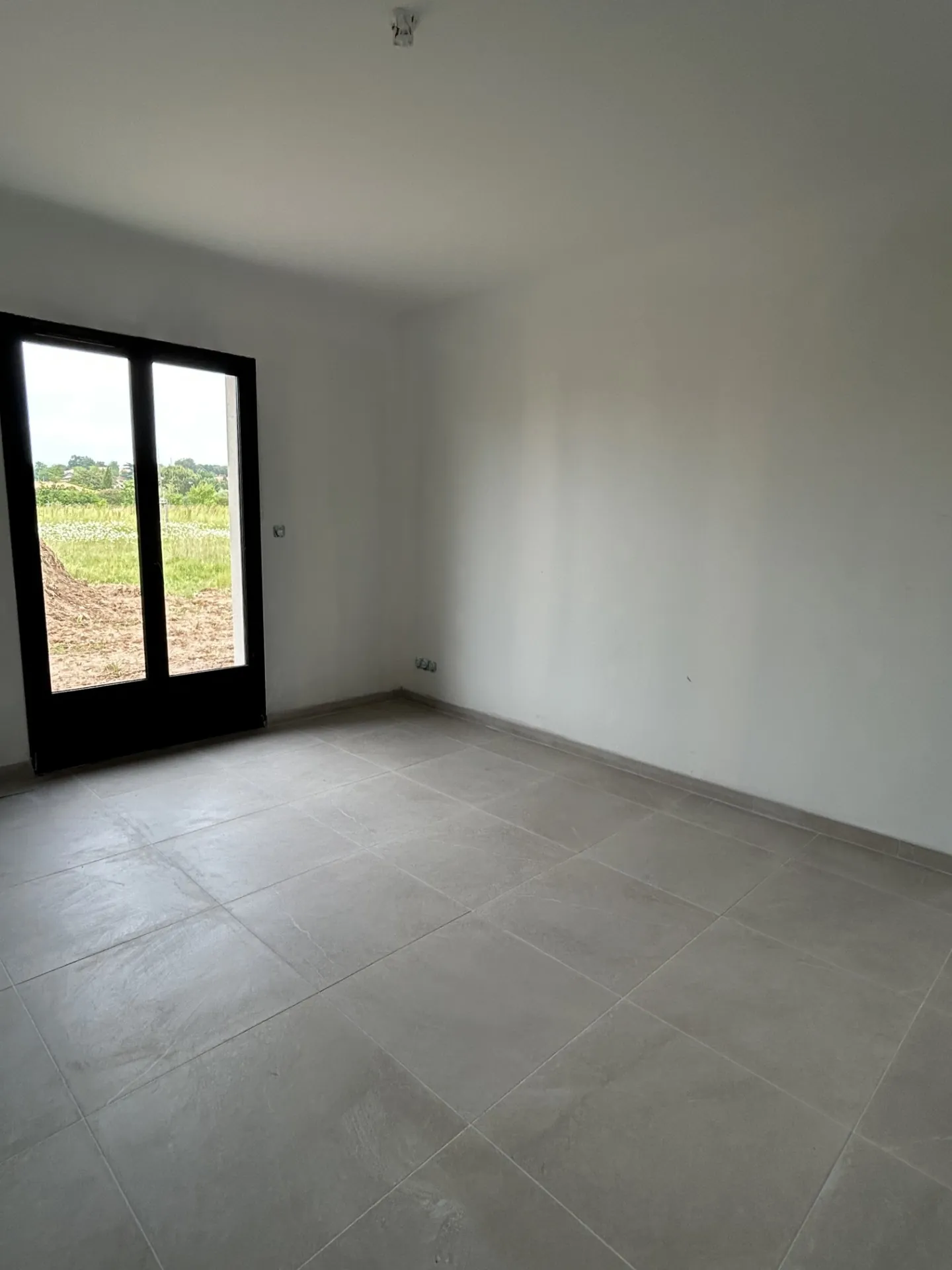 Maison neuve à vendre à Ste Bazeille - 3 chambres, jardin, proche commerces 
