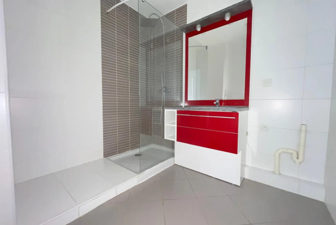 Appartement T3 moderne avec terrasse et garage à Perpignan Saint-Assiscle 