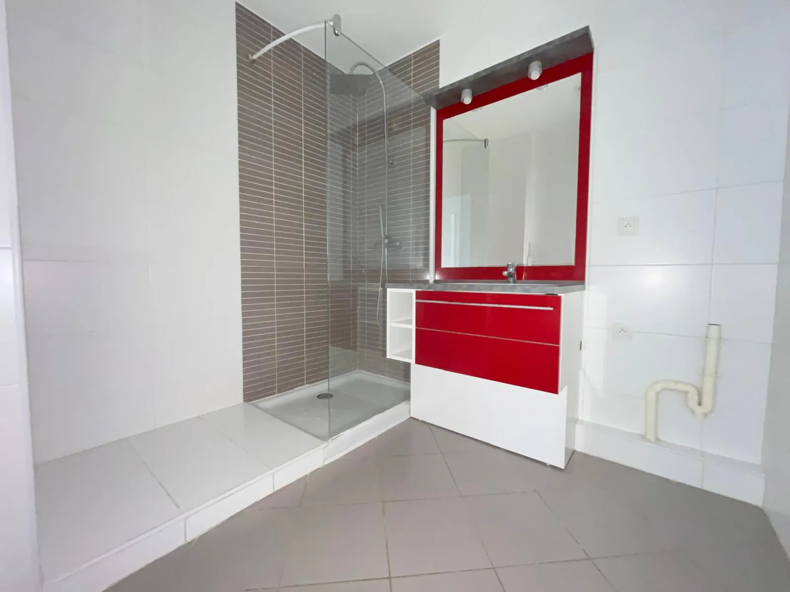 Appartement T3 moderne avec terrasse et garage à Perpignan Saint-Assiscle 