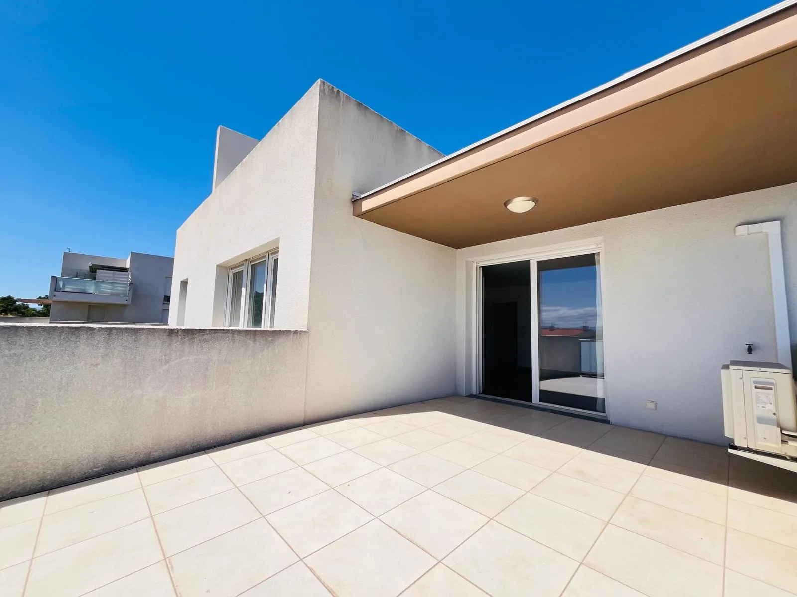 Appartement T3 moderne avec terrasse et garage à Perpignan Saint-Assiscle 