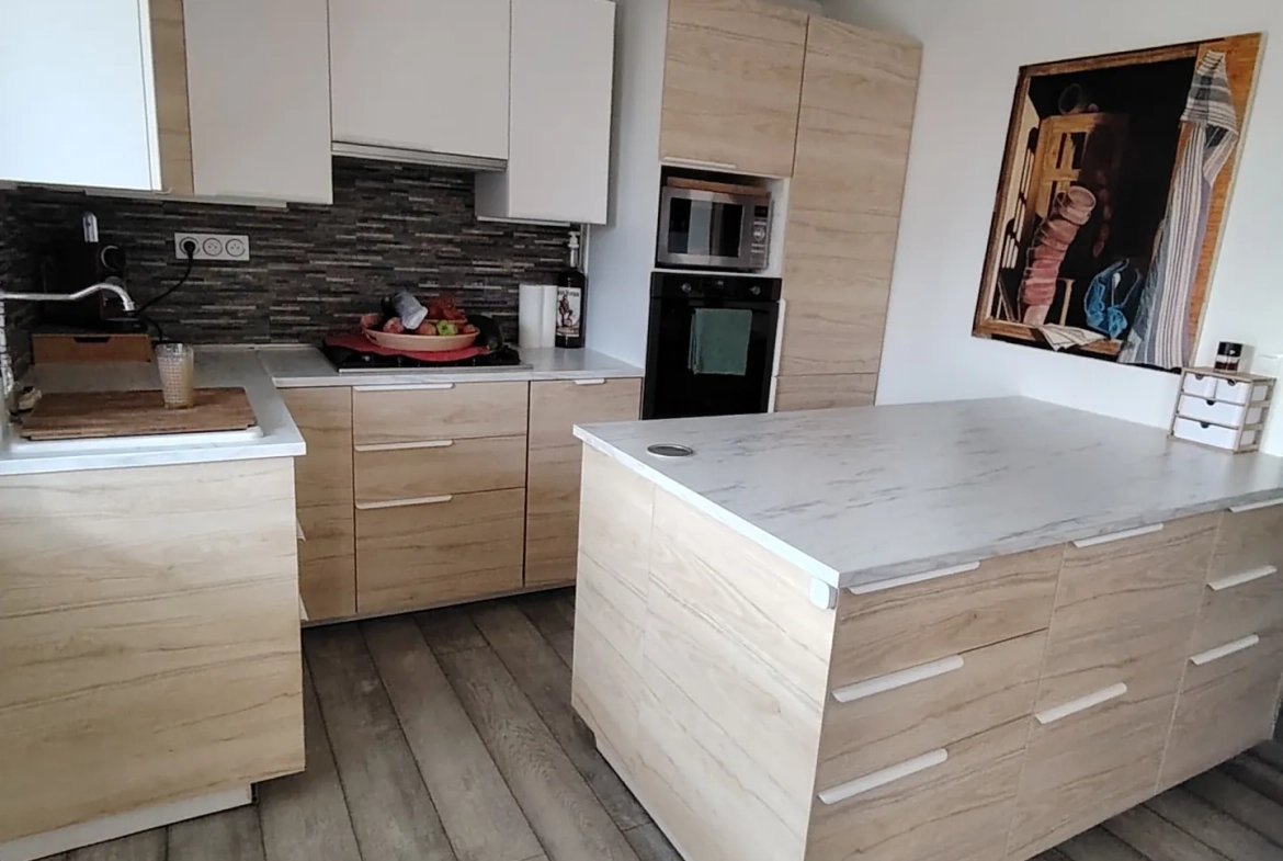 Charmante maison rénovée à Briey avec garage, terrasse et jardin proche du plan d'eau 